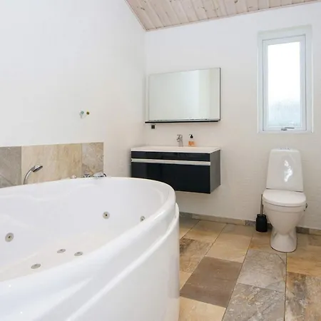 16 Person In Ansager-by Traum * Ansager