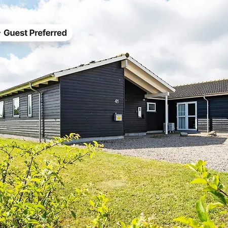 16 Person In Ansager-by Traum Nyaraló Ansager